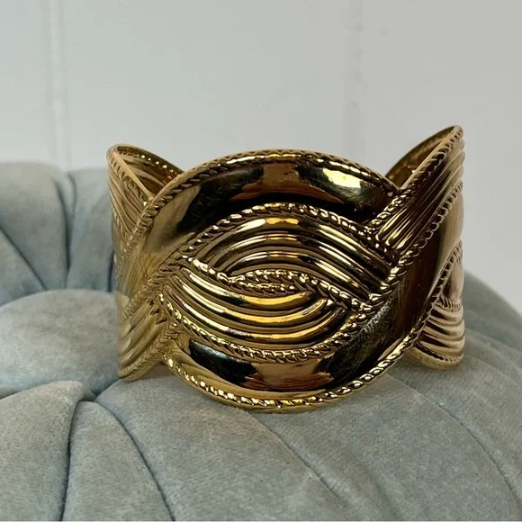 Vintage Avon Goldplated "Moroccan Weave" Extra Wide Gold Cuff Bracelet - Picture 4 of 10